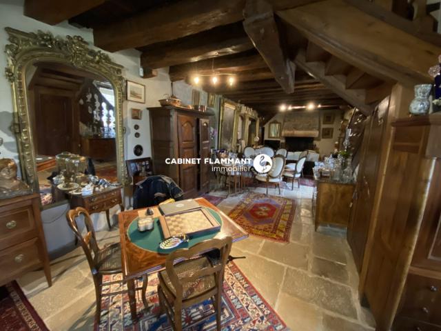 MAISON DE CARACTERE AVEC PARC ET DEPENDANCE