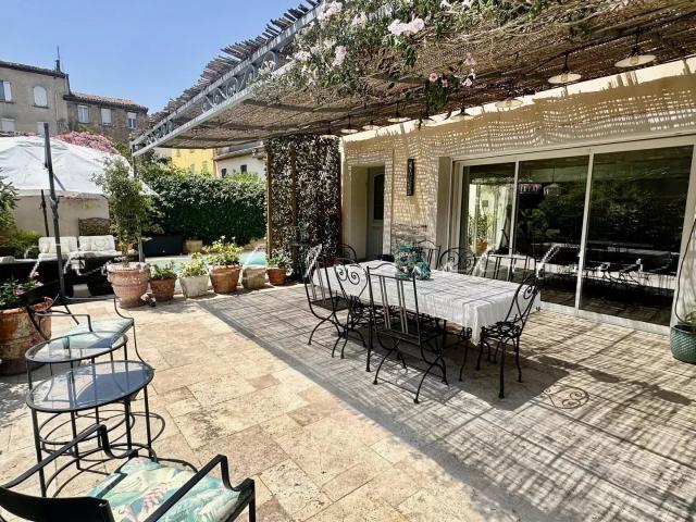 Maison de caractère avec piscine et garage à vendre à La Gar. 283m² La Garde Freinet