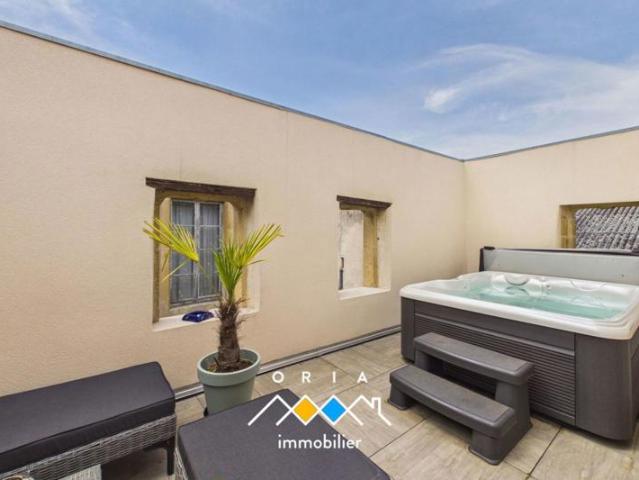 Maison de caractère avec terrasse et jacuzzi