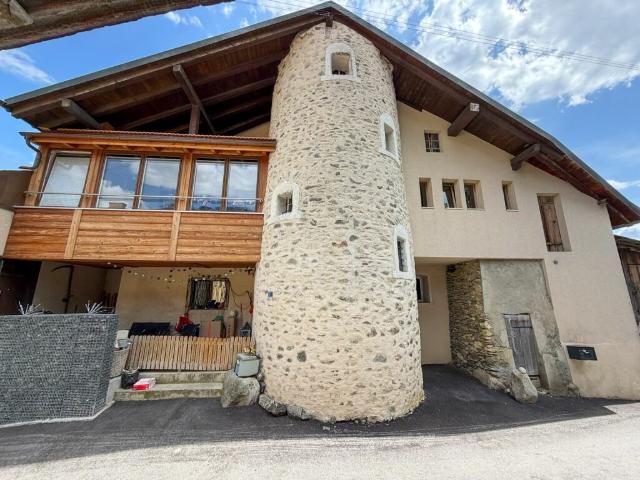 Maison de village avec trois logements à Savièse