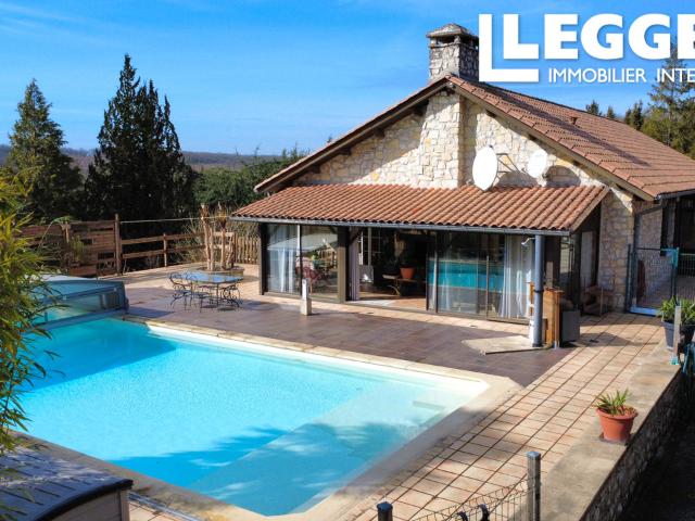 Maison de caractère avec vue, grand terrain, piscine et 2 logements locatifs – TORSAC, à 10 min d’Angoulême !
