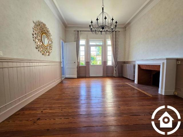 Maison de Caractère avec Vue Panoramique avec jardin et ga. 230m² Cognac