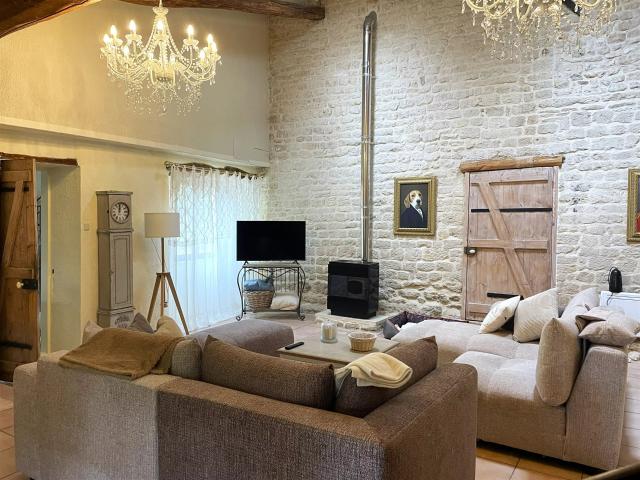 Maison de caractère avec vue, piscine et maison d'amis 198m² La Croix Comtesse