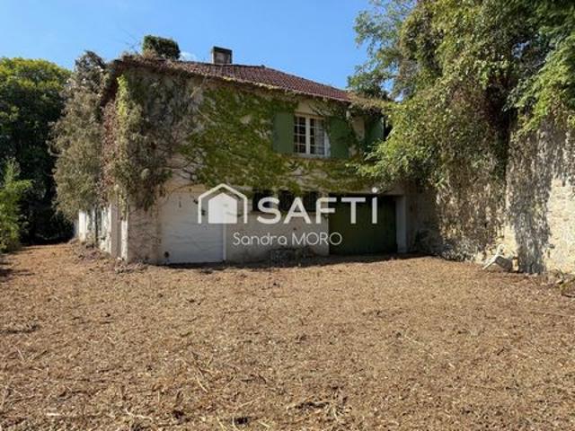 Maison de caractère à rénover – 220 m² – près de 7 hectares