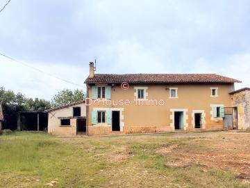 Propriété de 326 m² avec grange, hangar et terrain de 1 900 m²