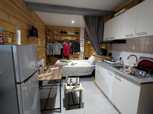 Maison de caractère à rénover avec terrasse et double garage