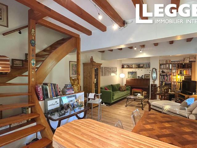 Maison de caractère à Talloires, 145 m² au sol et studio, à deux pas du lac, proche Genève et ski