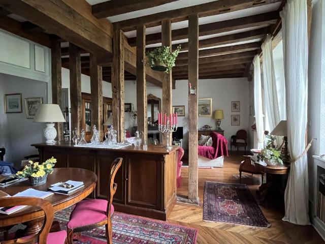 Maison de caractère à vendre dans le coeur historique d'Autu. 250m² Autun