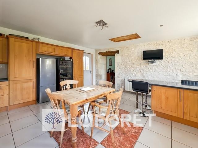 Maison de caractère à vendre entre Pons 17800 et Gémozac. 222m² Pons