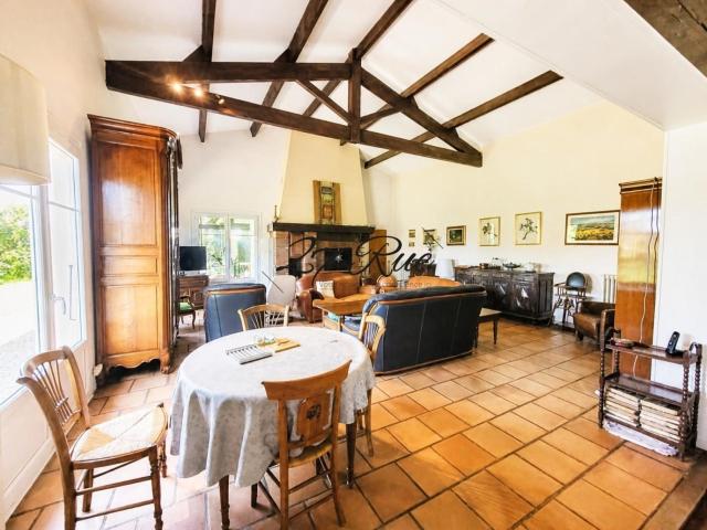 ? Maison de caractère – Ancienne ferme rénovée – 293 m 293m² Saint Léon