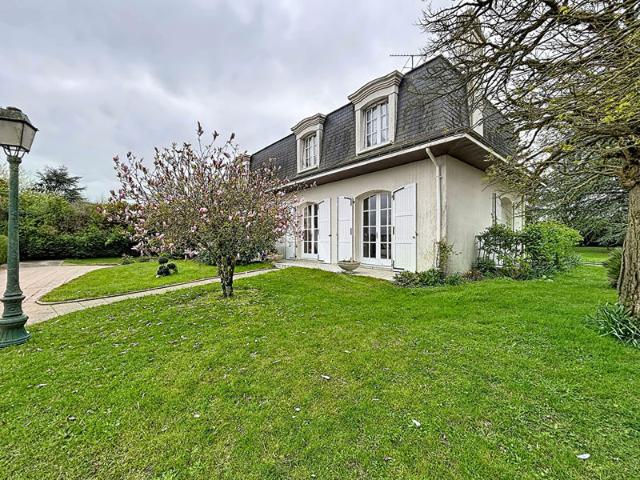 Maison de caractère Craon 8 pièce s 202 m2