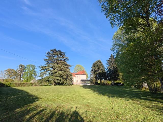 Maison de caractère dans joli parc arboré 222m² Arpheuilles Saint Priest