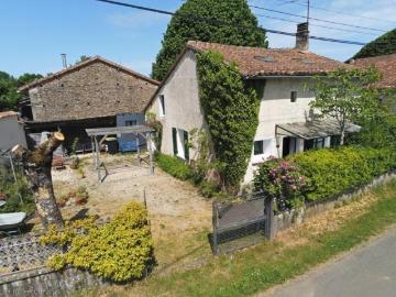 Maison De Caractère Dans Un Hameau Tranquille Proche de Nanteuil en Vallée