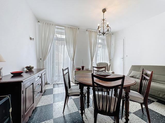 Maison de caractère de 152 m2 avec local commercial au cœur de Vinça