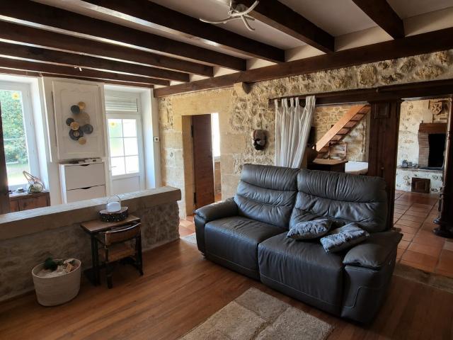 Maison de caractère de 123 m2 avec pigeonnier sur un terrain. 128m² Martres