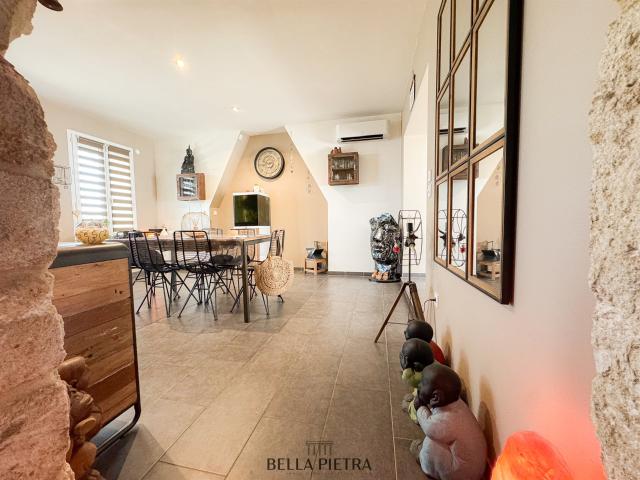 Maison de caractère de 127m2 avec piscine 127m² Saint Drézéry