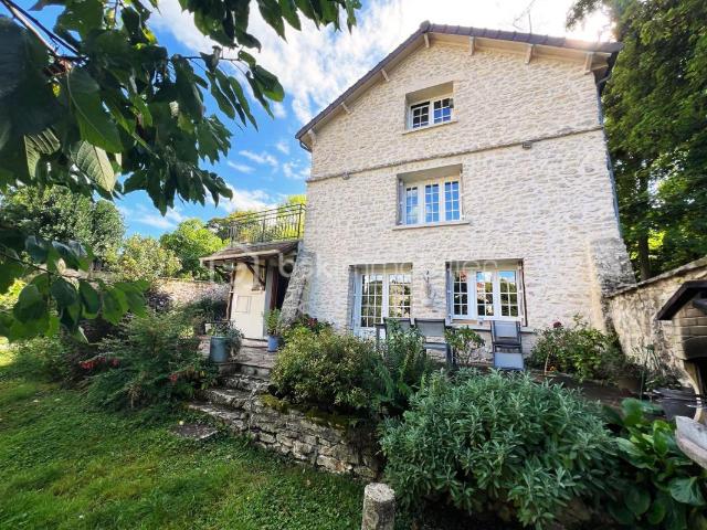 Maison de caractère de 130m2 sur jardin paysagé de 650m2 au Coeur du VEXIN
