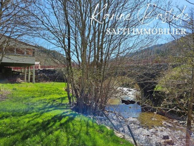 Maison de caractère de 245 m² en bord de ruisseau