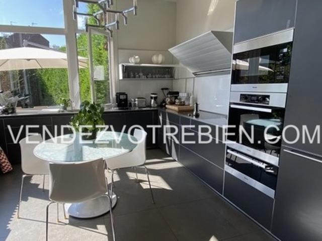 Maison de caractère de 250 m2 à LA MADELEINE avec cabinet médical attenant, idéale pour grande famille et pro