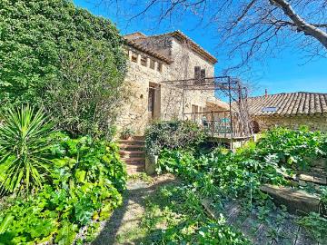 Maison de caractère de 280 m² avec fort potentiel Emplacement privilégié