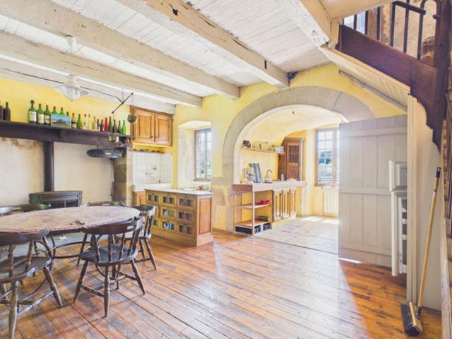 Maison de caractère de 200 m² avec dépendances et terrain de 6 800 m²