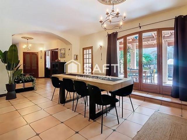 Maison de caractère de 200m² cour paysagée jacuzzi