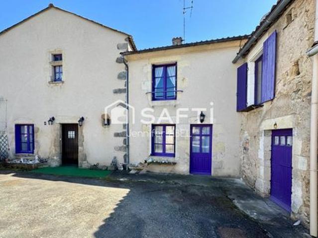 Maison de caractère de 220 m² au cœur de la cité médiévale de Saint Loup Lamairé avec studio indépendant, garage et dépendances