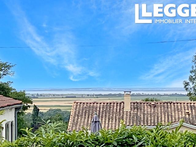 Maison de caractère de 4 chambres avec piscine et vue sur l'estuaire, dans la Charente Maritime ensoleillée