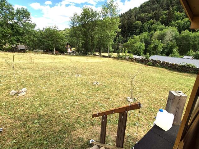 Maison de caractère de 65 m2 avec grande terrasse, nombreuse. 66m² Arcens