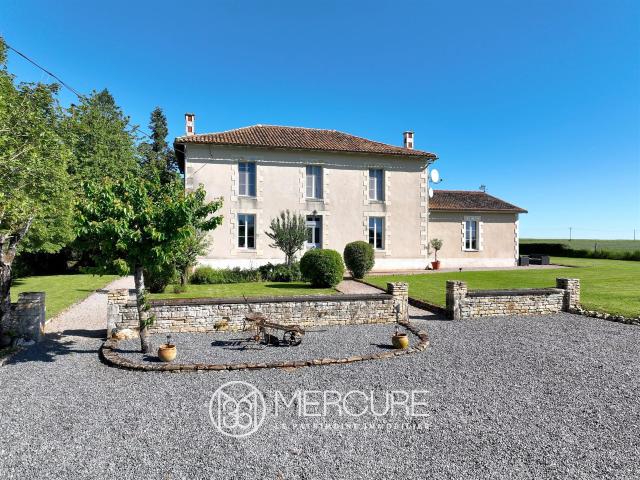 Maison de caractère d'exception en campagne 266m² Saint Coutant
