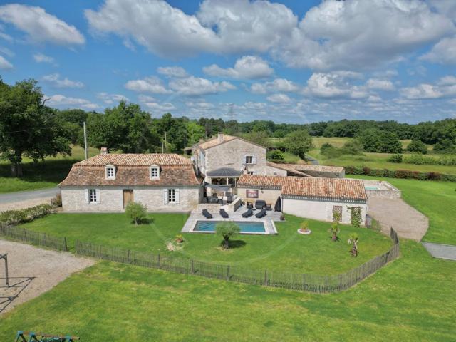 Maison de caractère et son gîte à la vue imprenable 437m² Saint Méard de Gurçon