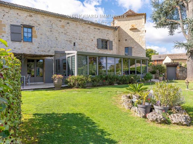 Maison de caractère et son pigeonnier 375m² Biron