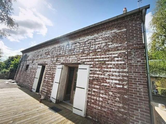 SAINT SAIRE – 1 HECTARE + MAISON EN BRIQUE + 200 M² DE DÉPENDANCES !
