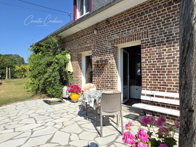 Maison de caractère en brique et silex – XIXe siècle – Environ 193 m² habitables – Terrain de 3 200 m²