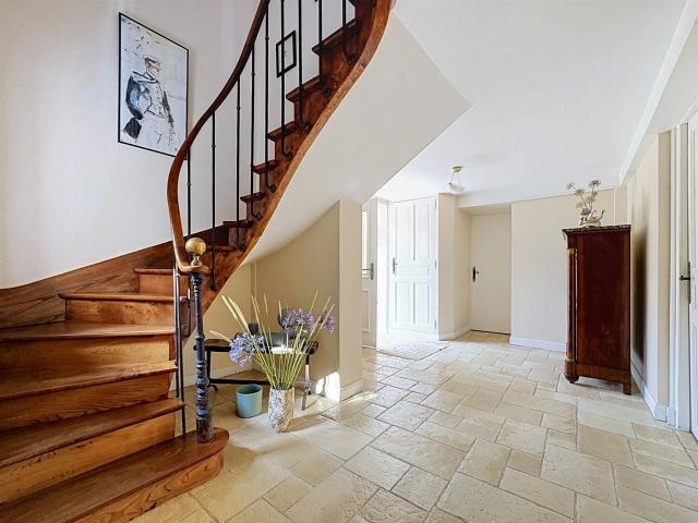 Maison De Caractere En Centre Ville Avec Jardin Clos Saint. 183m² Saint Lô