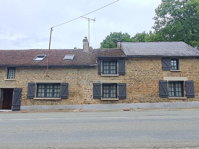 Maison de caractère en pierre 139 m² Saint Pierre des Nids 53