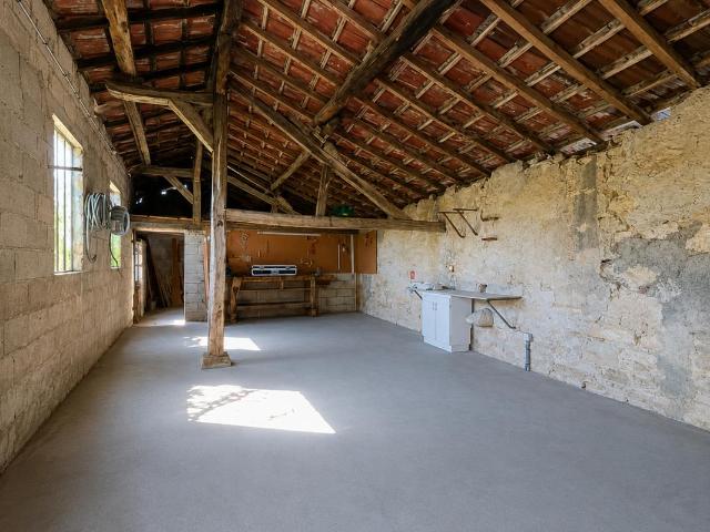 Maison de caractère en pierre 170 m² Dépendances Saint Hymetière sur Valouse