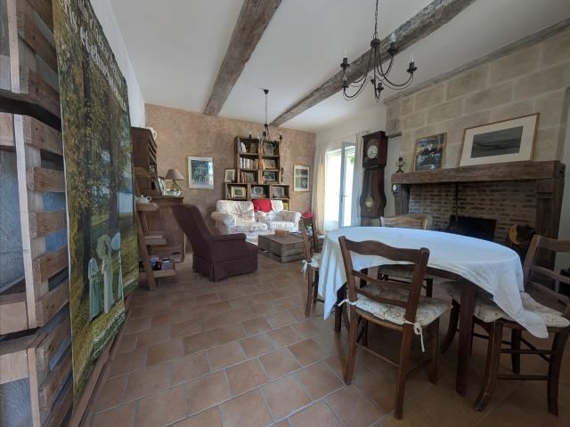 Maison de caractère en pierre avec dépendances et jardin clo. 142m² La Roche Rigault