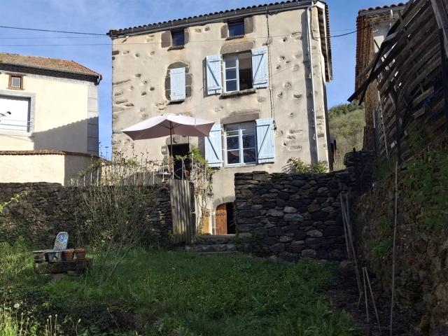 Maison de caractère en pierre avec jardin 102m² Auriac l'Eglise