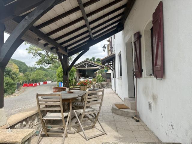 Maison de caractère en pierre avec piscine, bureau indépenda. 145m² Montcuq en Quercy Blanc