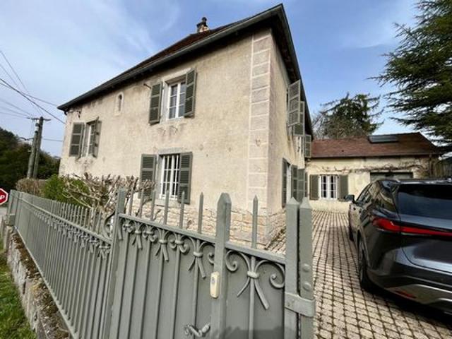 Maison en pierre rénovée avec jardin – 6 chambres – Port Lesney