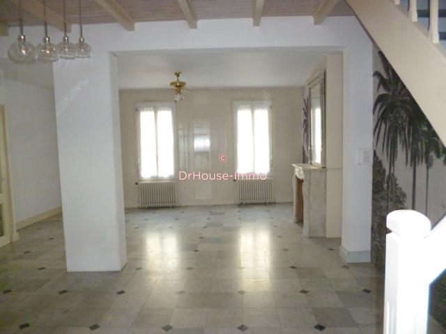 maison de caractère en pierre, de180m2, 9 pièces dont 5/6 chambres, plus dépendances