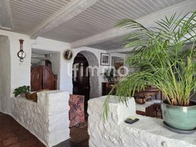Maison de caractère en pierre d'environ 180m2 avec terrain arboré