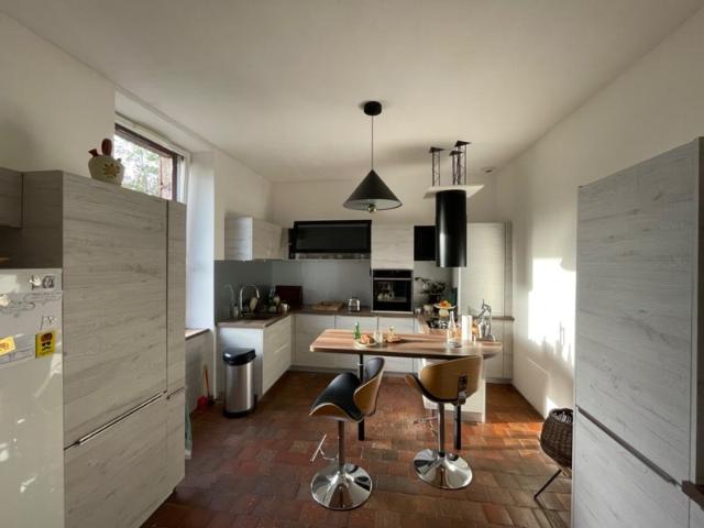 Maison de caractère en pierre, dépendances, accès rivière, 1. 110m² Bétête
