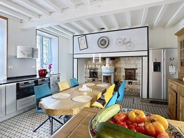 Maison de caractère en pierre rénovée avec 3 garages, dépend 143m² Thérouanne