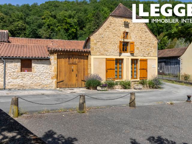 MAISON DE CARACTÈRE EN PREMIÈRE LIGNE SUR LE PORT DE MAUZAC – VUE EXCEPTIONNELLE SUR LA DORDOGNE