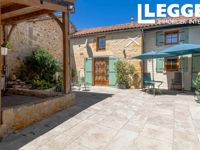 MAISON DE CARACTÈRE EN PREMIÈRE LIGNE SUR LE PORT DE MAUZAC – VUE EXCEPTIONNELLE SUR LA DORDOGNE