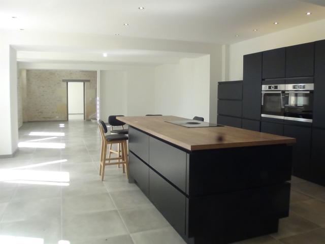 Maison de caractère entièrement rénovée 5 chambres Dépendanc. 280m² Mesnac