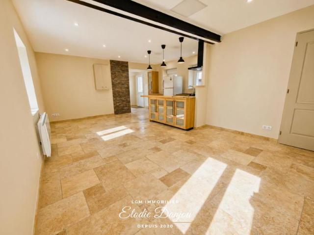 Maison de caractère entièrement rénovée – Vie de plain pied – 2 chambres – Terrain clos – Proche Morée et Châteaudun