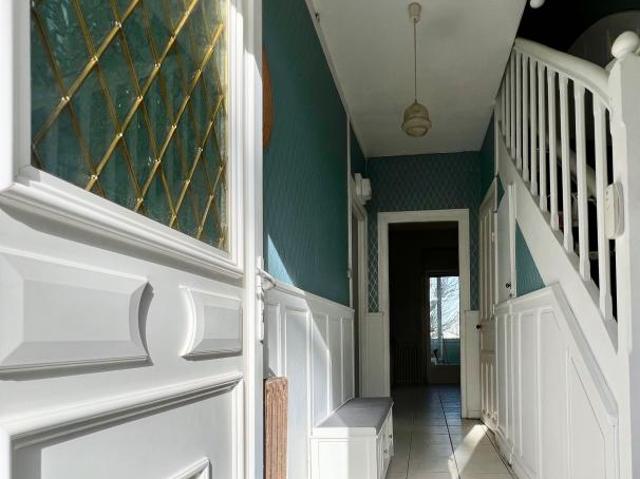 Maison de caractère indépendante sur beau jardin clos, À Vendre
